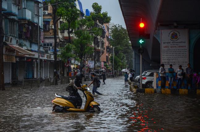 In Pics: Incessant Rain Causes Traffic Jams, Waterlogging In Mumbai ...